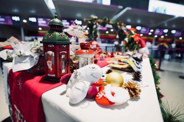 吉祥航空787成功首航重慶、三亞